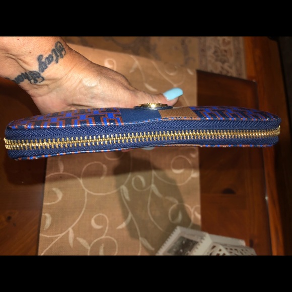 Authentic Tory Burch wallet - Picture 6 of 9